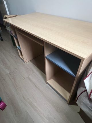 Escritorio con estanterías y almacenaje