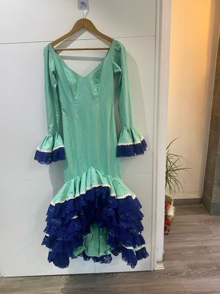 Traje de flamenca verde y azul