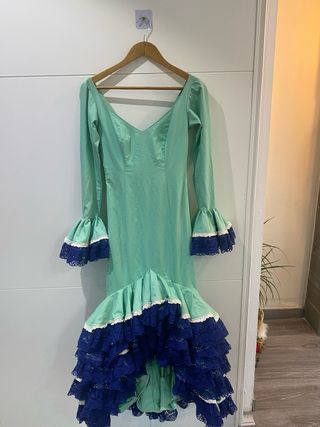 Traje de flamenca verde y azul