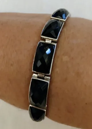 PULSERA DE PLATA CON GEMAS DE ONIX NEGRO FACETADAS