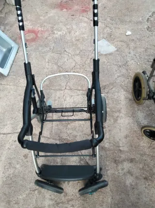 Carrito de bebé azul