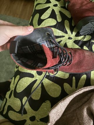 Botines granates con cordones