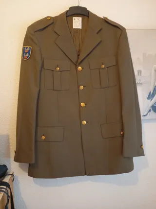 Chaqueta militar verde oliva