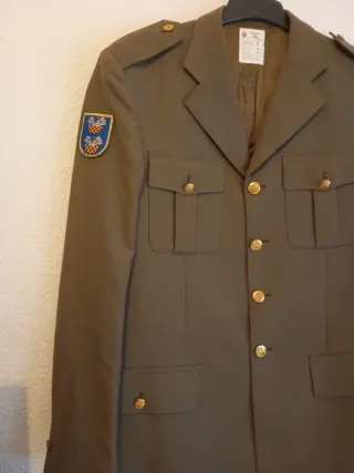 Chaqueta militar verde oliva