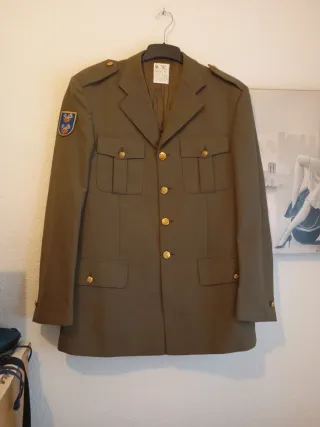 Chaqueta militar verde oliva