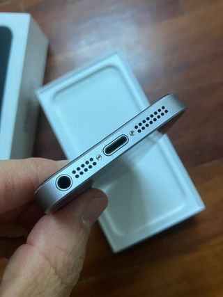 iPhone SE 64 GB Negro/Plateado