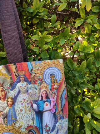 Bolso de mano con estampado de vírgenes