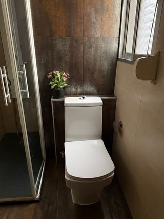 Cuarto de baño completo, buen estado