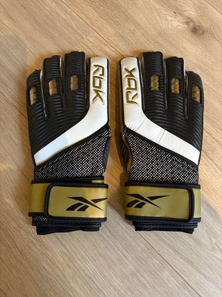 Guantes de portero Reebok negros y dorados