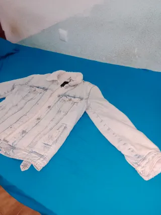Chaqueta vaquera con forro sherpo.