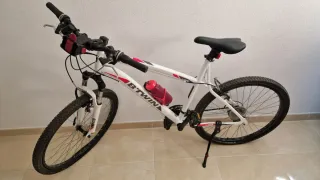 Bicicleta B'TWIN Blanca con Cesta