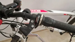 Bicicleta B'TWIN Blanca con Cesta