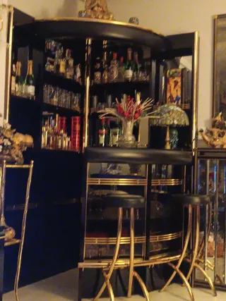 Bar esquinero con barra y 2 banquetas