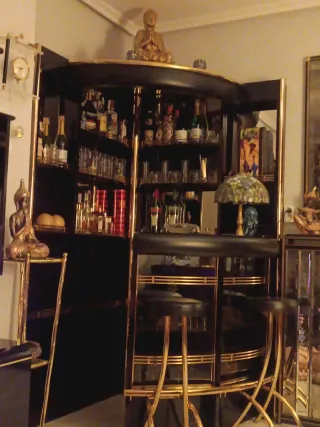 Bar esquinero con barra y 2 banquetas