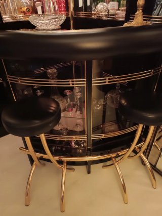 Bar vintage esquinero con barra y 2 banquetas
