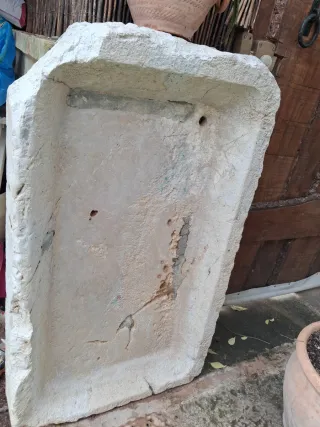 Pica fregadero  antiguo de piedra viva