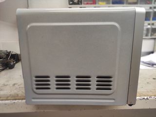 Microondas plateado en buen estado