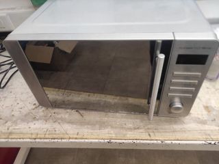 Microondas plateado en buen estado