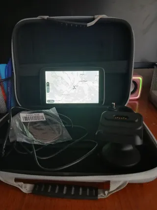 GPS Tomtom con funda y accesorios