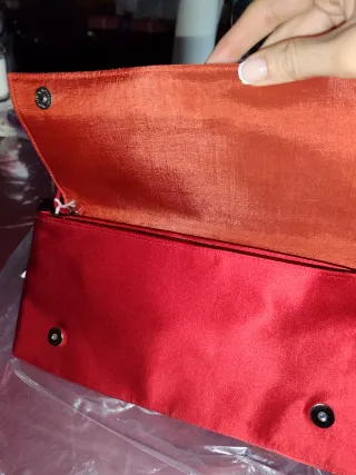 Bolso de fiesta rojo con pedrería