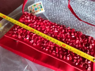 Bolso de fiesta rojo con pedrería