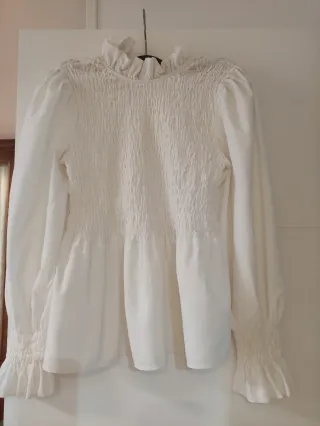 Blusa blanca nido de abeja