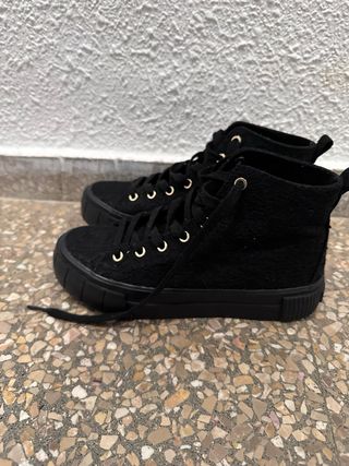 Zapatillas altas negras con cordones