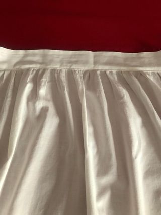 Delantal o mandil antiguo con tira bordada