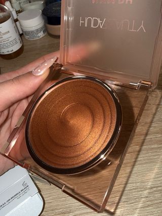 Iluminador Huda Beauty N.Y.M.P.H. Glaze