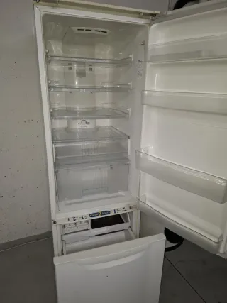 Frigorífico con congelador blanco