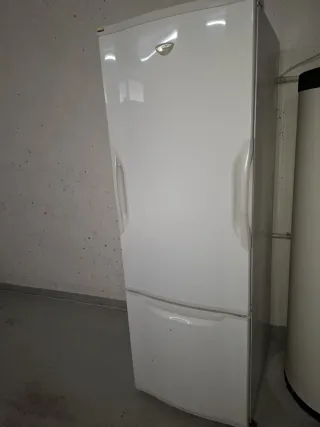 Frigorífico con congelador blanco