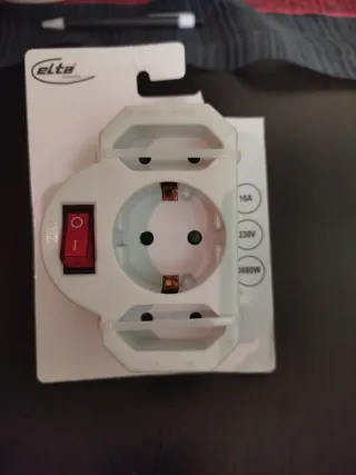 Ficha tripla com interruptor Elta