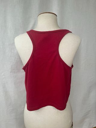 Top granate con estampado de águila