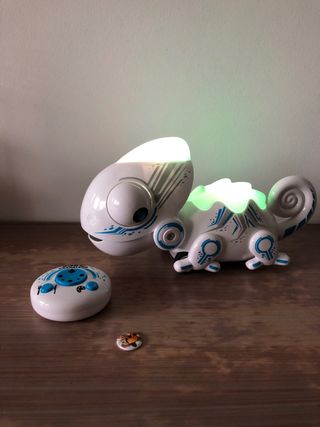 Camaleón RC que come insectos