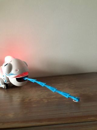 Camaleón RC que come insectos