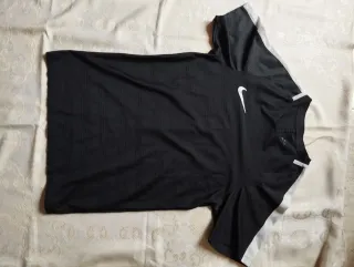 Camiseta deportiva Nike Negra