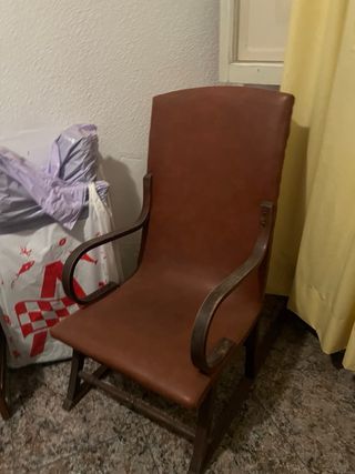 Sedia a dondolo in pelle e legno