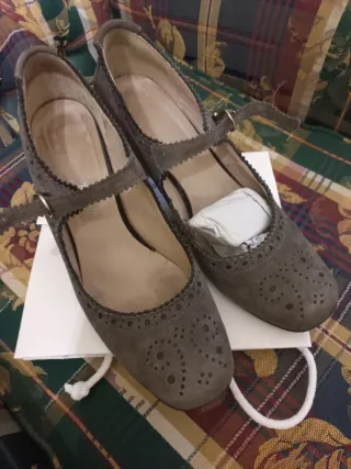 Scarpe camoscio grigie con cinturino tg.40