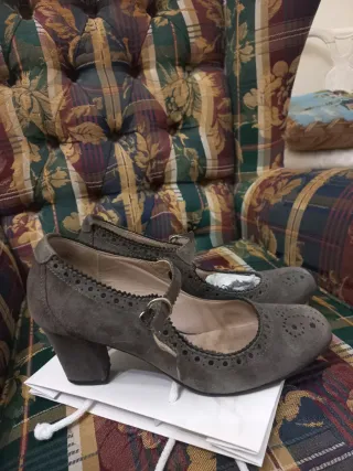 Scarpe camoscio grigie con cinturino tg.40