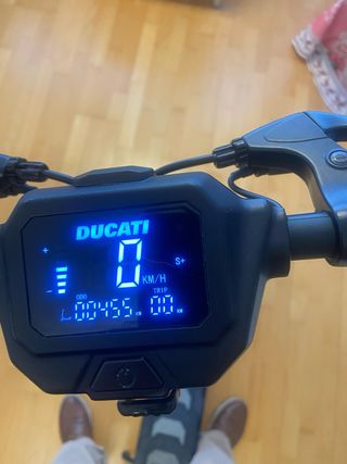 Patinete Eléctrico Ducati Scrambler 400W motor