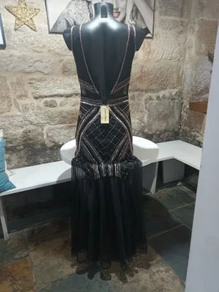 Vestido de fiesta negro y plateado