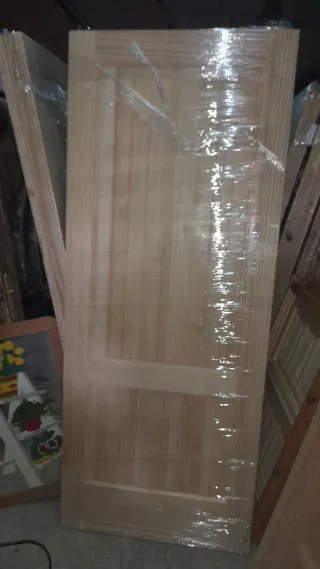 Puertas madera pino.