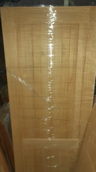 Puertas madera pino.