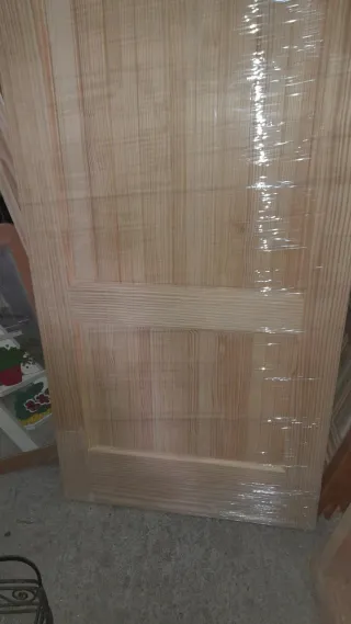 Puertas madera pino.