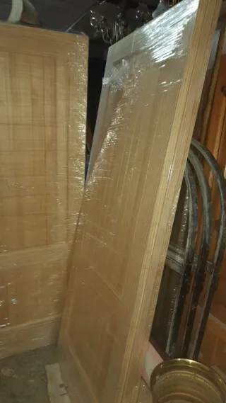 Puertas madera pino.