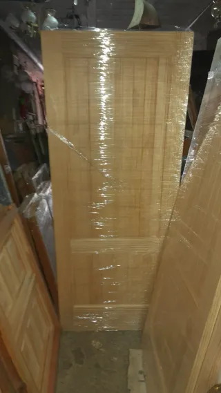 Puertas madera pino.