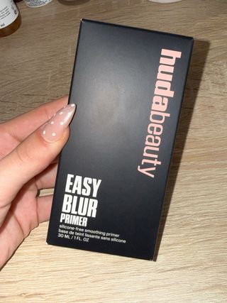 Huda Beauty Easy Blur Primer