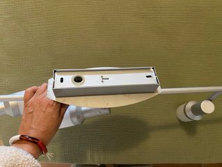 Lámpara de techo plateada con 3 focos