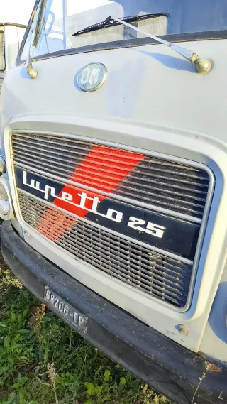 Griglia Anteriore OM Lupetto 25 Camion