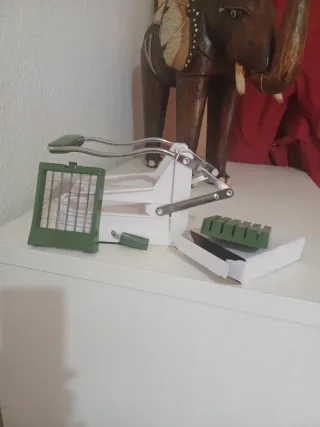 Cortador de Patatas Verde y Blanco